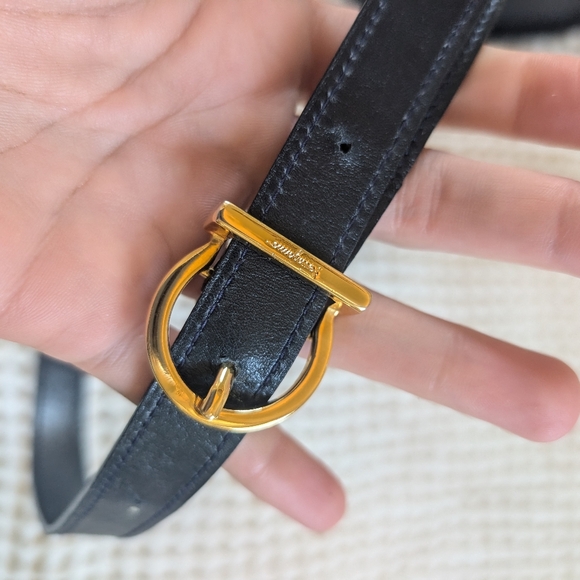 🌟40% OFF SALE Salvatore Ferragamo Rare Vintage Black Leather Crossbody Bag - Picture 3 of 6